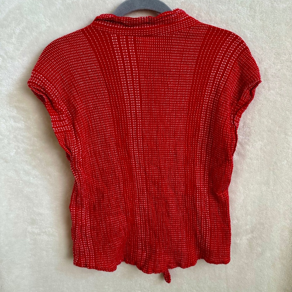 Keep In Touch Red Dobby Stitch Button Down Cap Sleeve Tie-Front Crop Top L - Picture 6 of 6